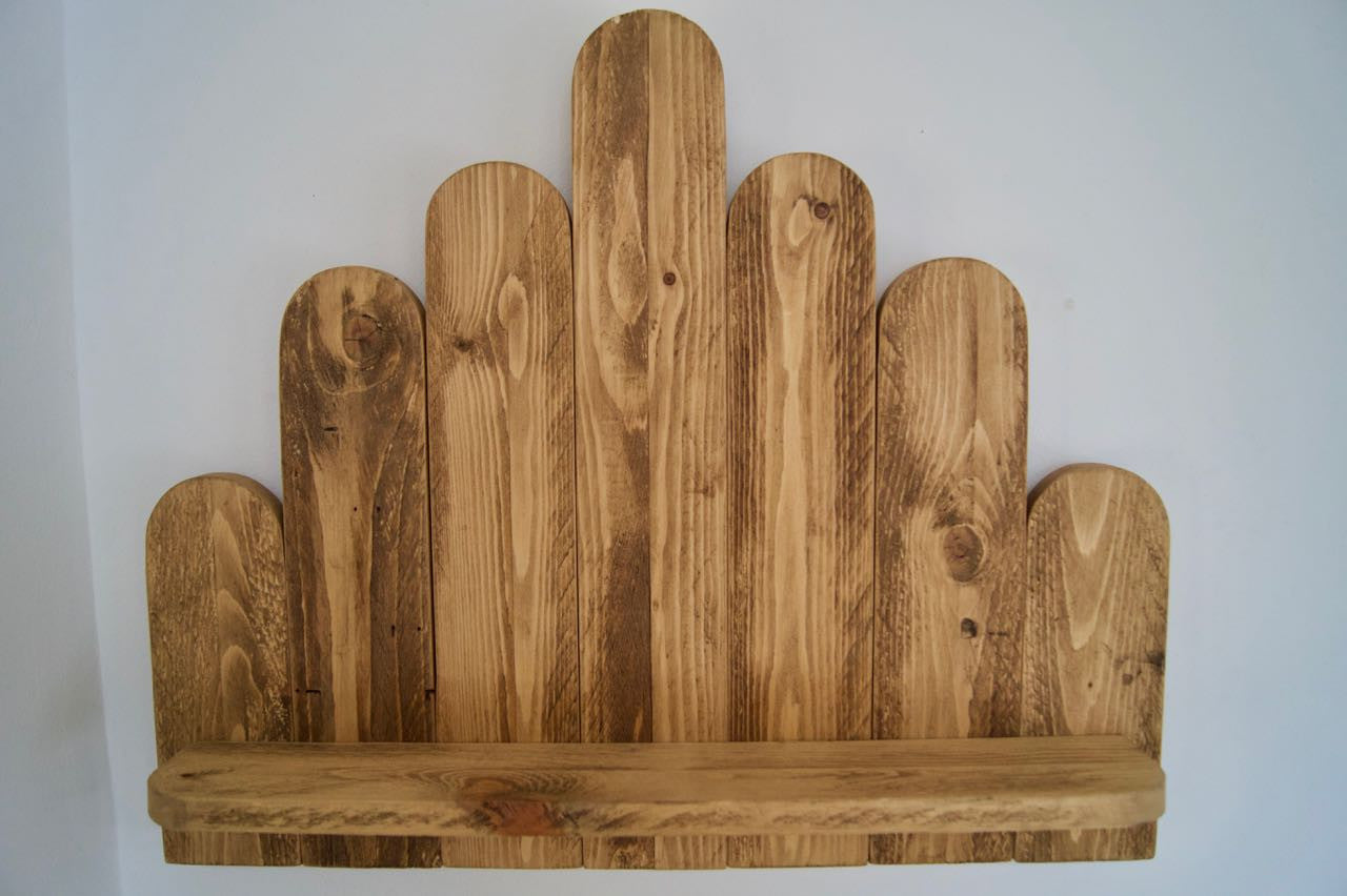 Picket Fence Style Floating Shelf - Increasing Height