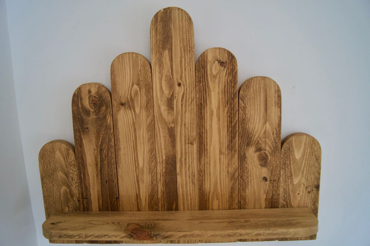 Picket Fence Style Floating Shelf - Increasing Height