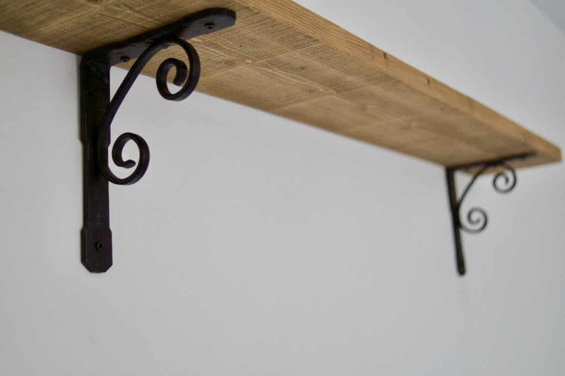 60cm Farmhouse Shelf with Black Brackets