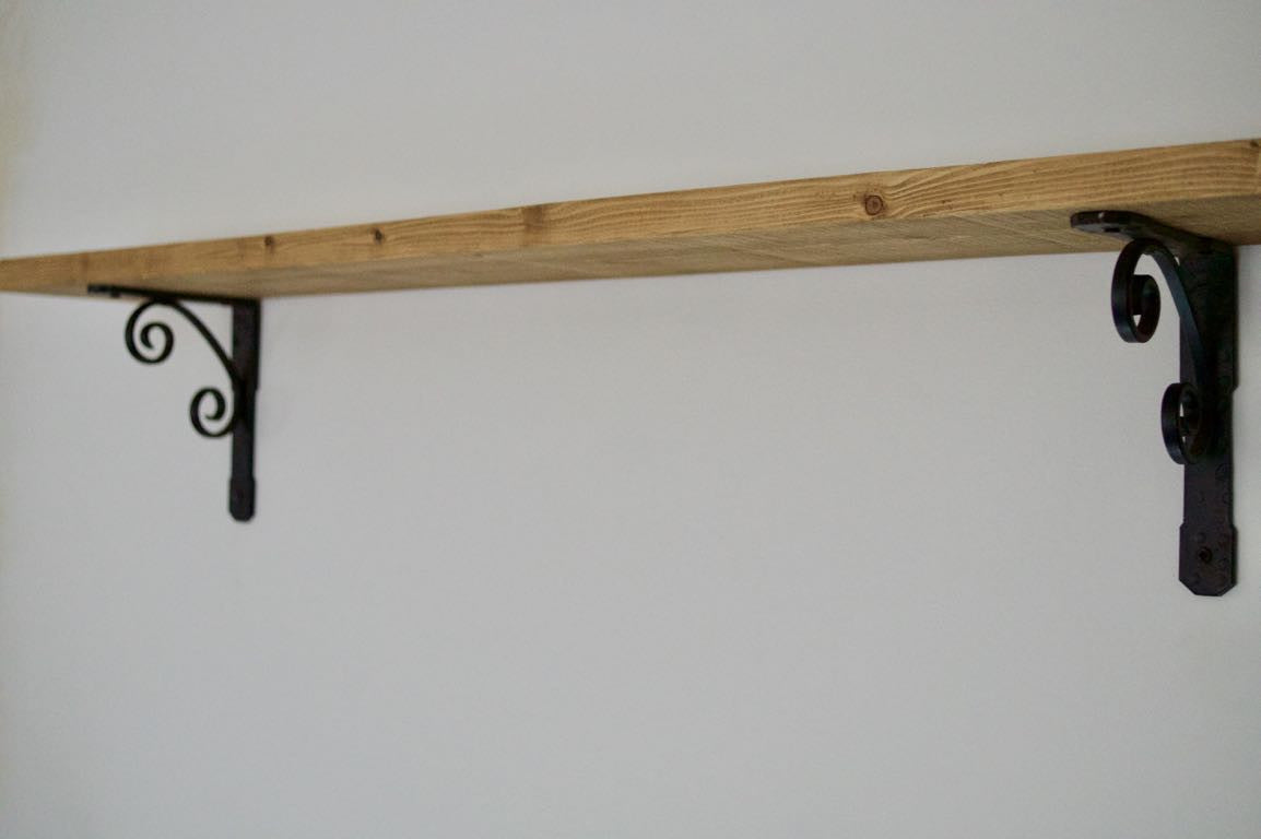 60cm Farmhouse Shelf with Black Brackets