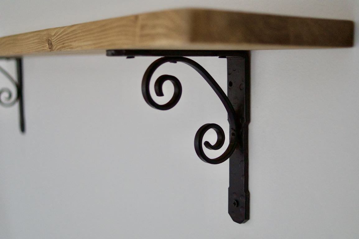 60cm Farmhouse Shelf with Black Brackets