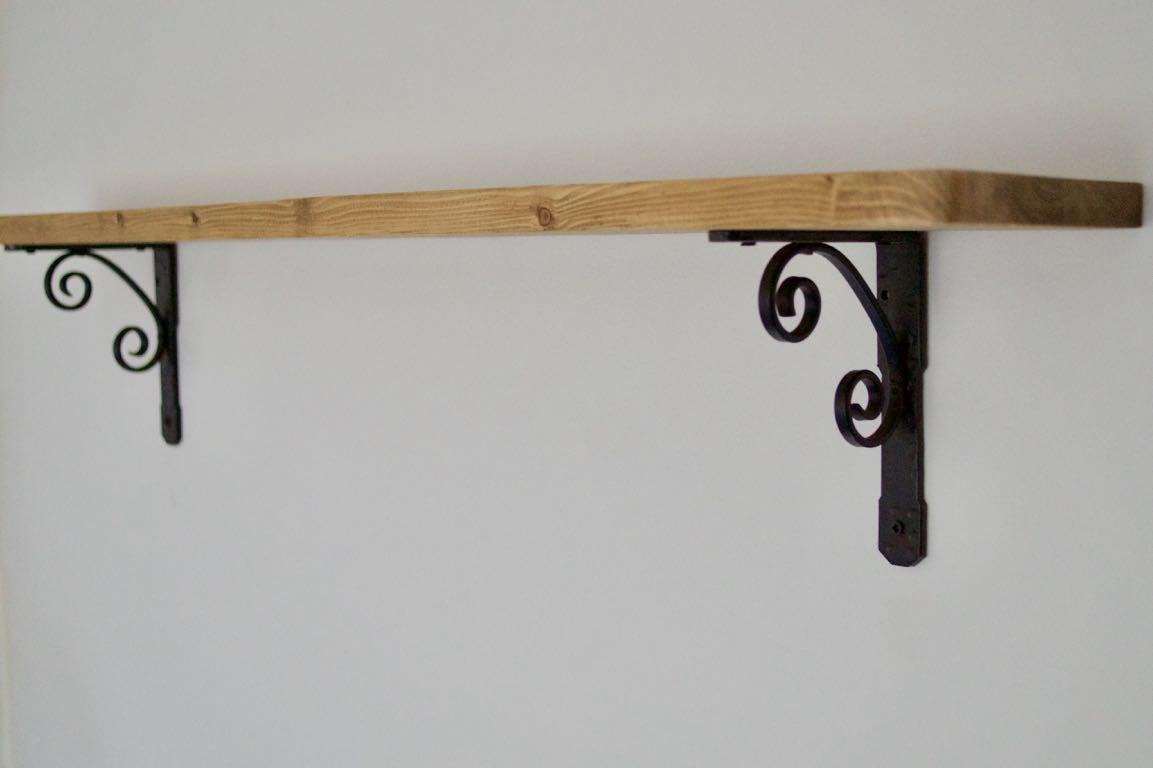 60cm Farmhouse Shelf with Black Brackets