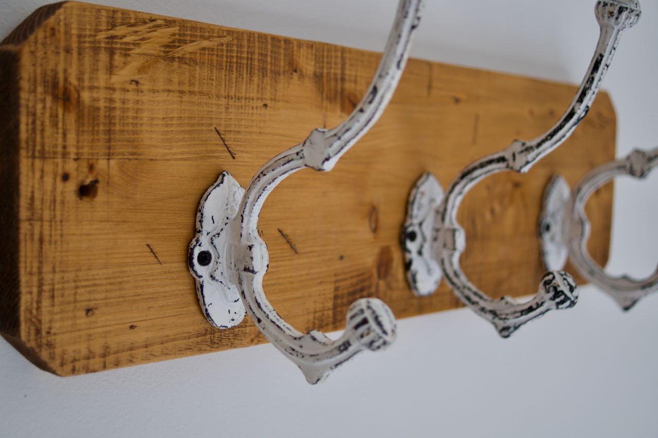 Farmhouse Shabby Chic Coat / Hat Rack - 3 White Heavy Rustic Hooks Entrance Hallway