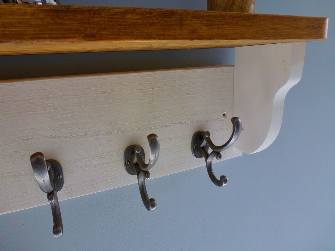 Old White Rustic Hat / Coat Rack With Shelf & 6 Antique Cast Iron Hooks