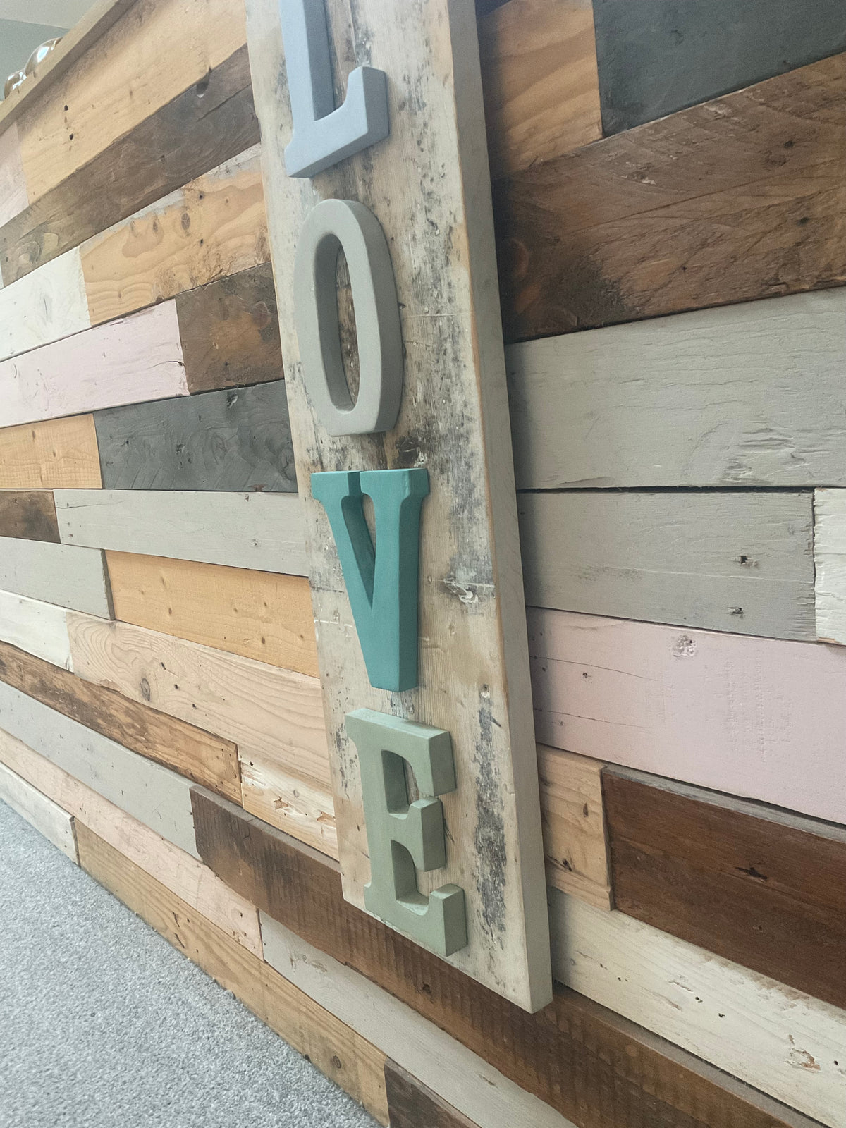 Wooden LOVE Sign | Shabby chic | Rustic | Gift | Christmas | Decor  | Home