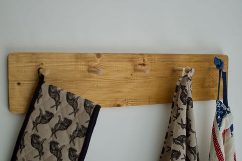 Farmhouse Style Wooden Kitchen Towel & Utensil Holder & 5 Pegs